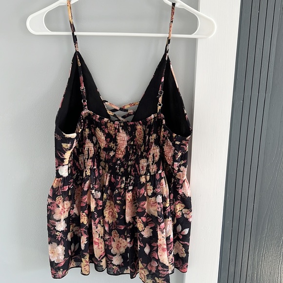 A. peach Floral Strappy Smocked tank top large - Picture 6 of 8